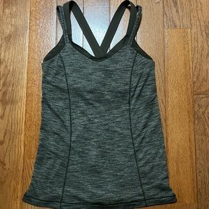 Lululemon Run For Gold Tank sz 6